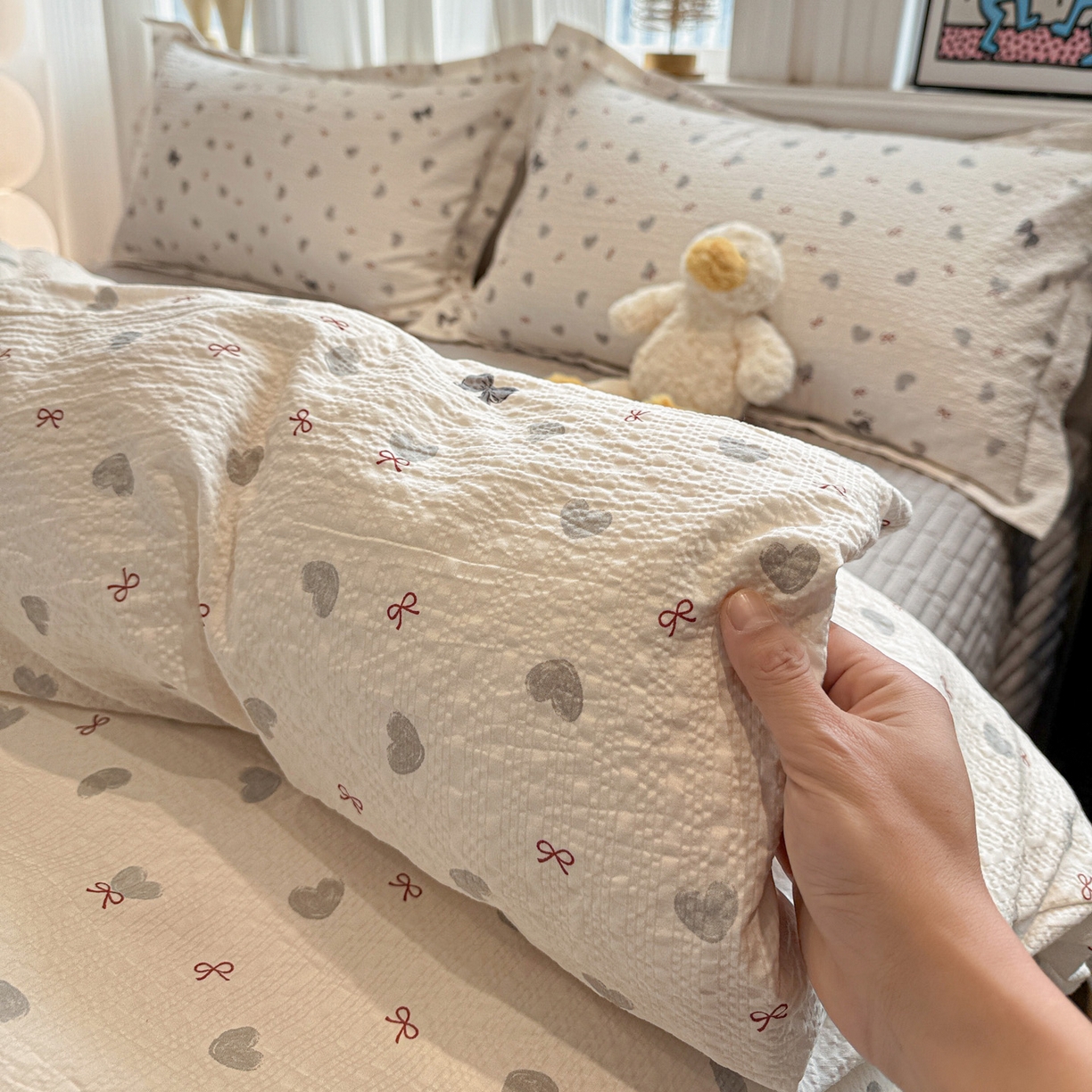 91家纺网 家纺一手货源 找家纺 富米莱（原臻工厂） 2026新款云感泡芙棉小清新印花简约床盖床裙四件套一小红书推荐 简约-灰蝴蝶结