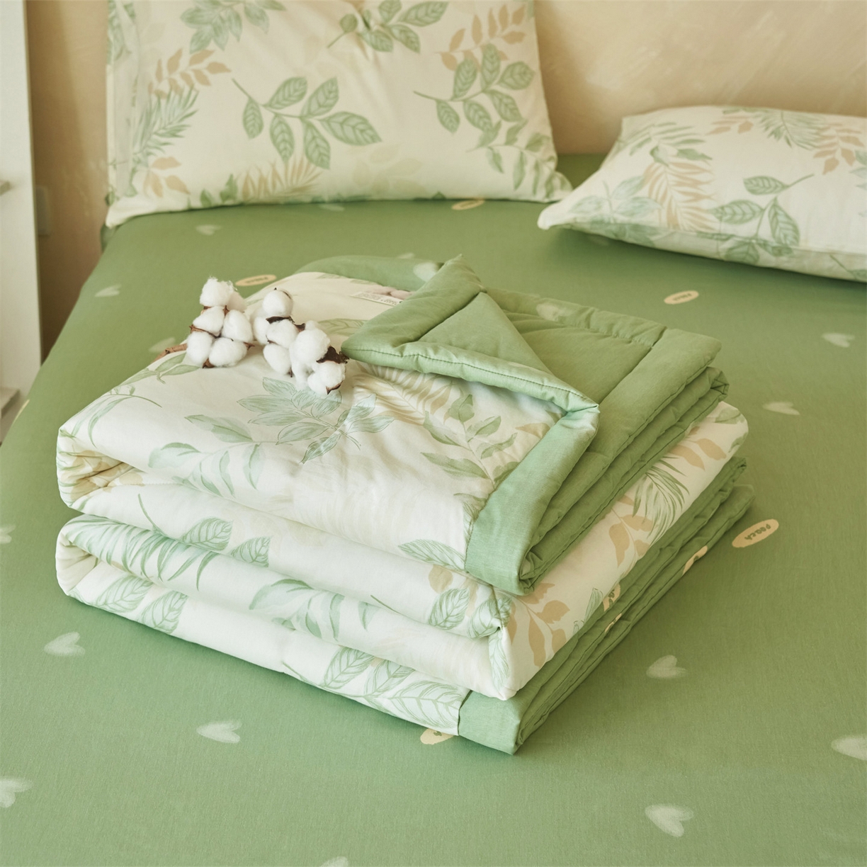 91家纺网 家纺一手货源 找家纺 恬思语家纺 2026春夏新款里外全棉印花棉花夏被空调被夏凉被夏被四件套 花叶物语