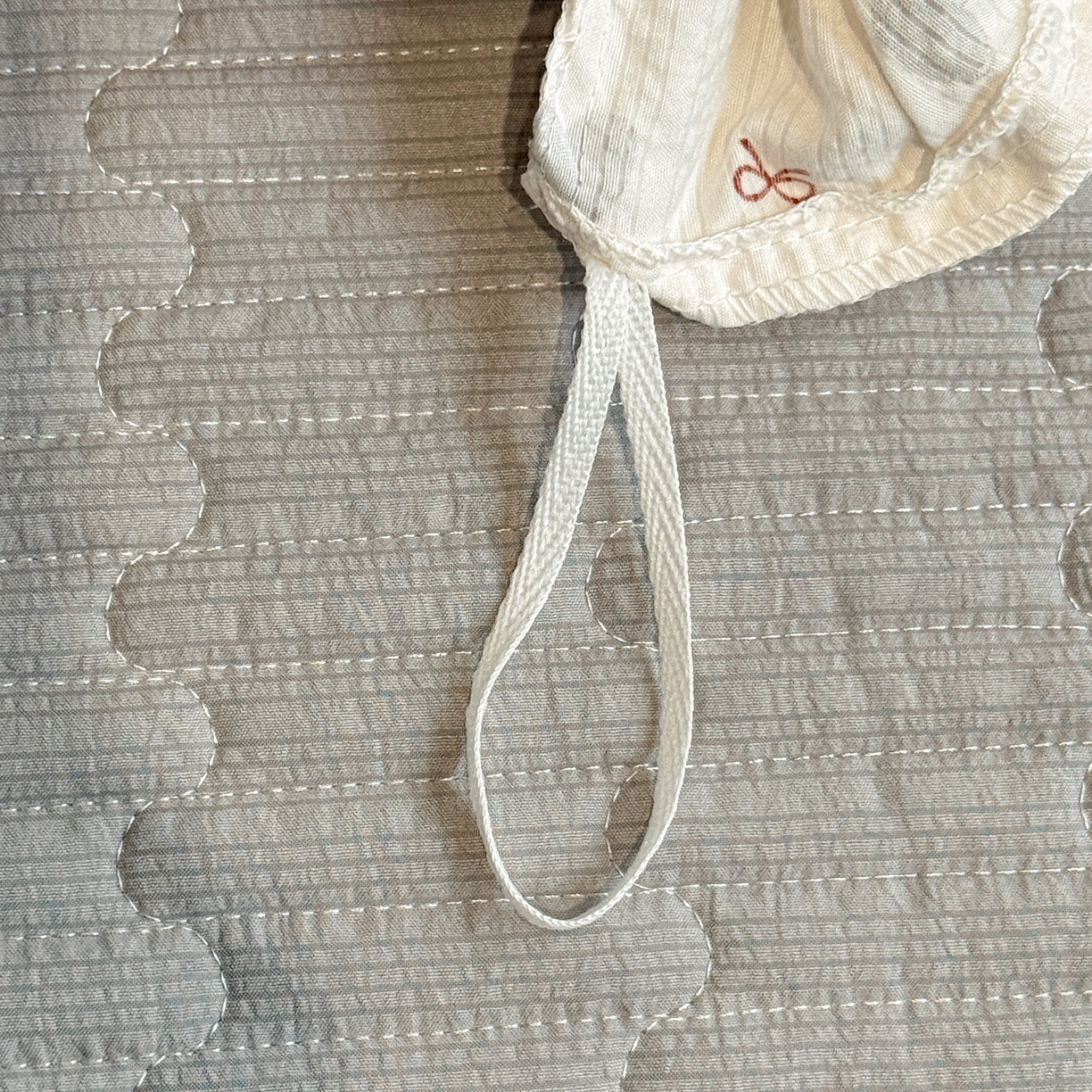 91家纺网 家纺一手货源 找家纺 富米莱（原臻工厂） 2026新款云感泡芙棉小清新印花简约床盖床裙四件套一小红书推荐 简约-灰蝴蝶结