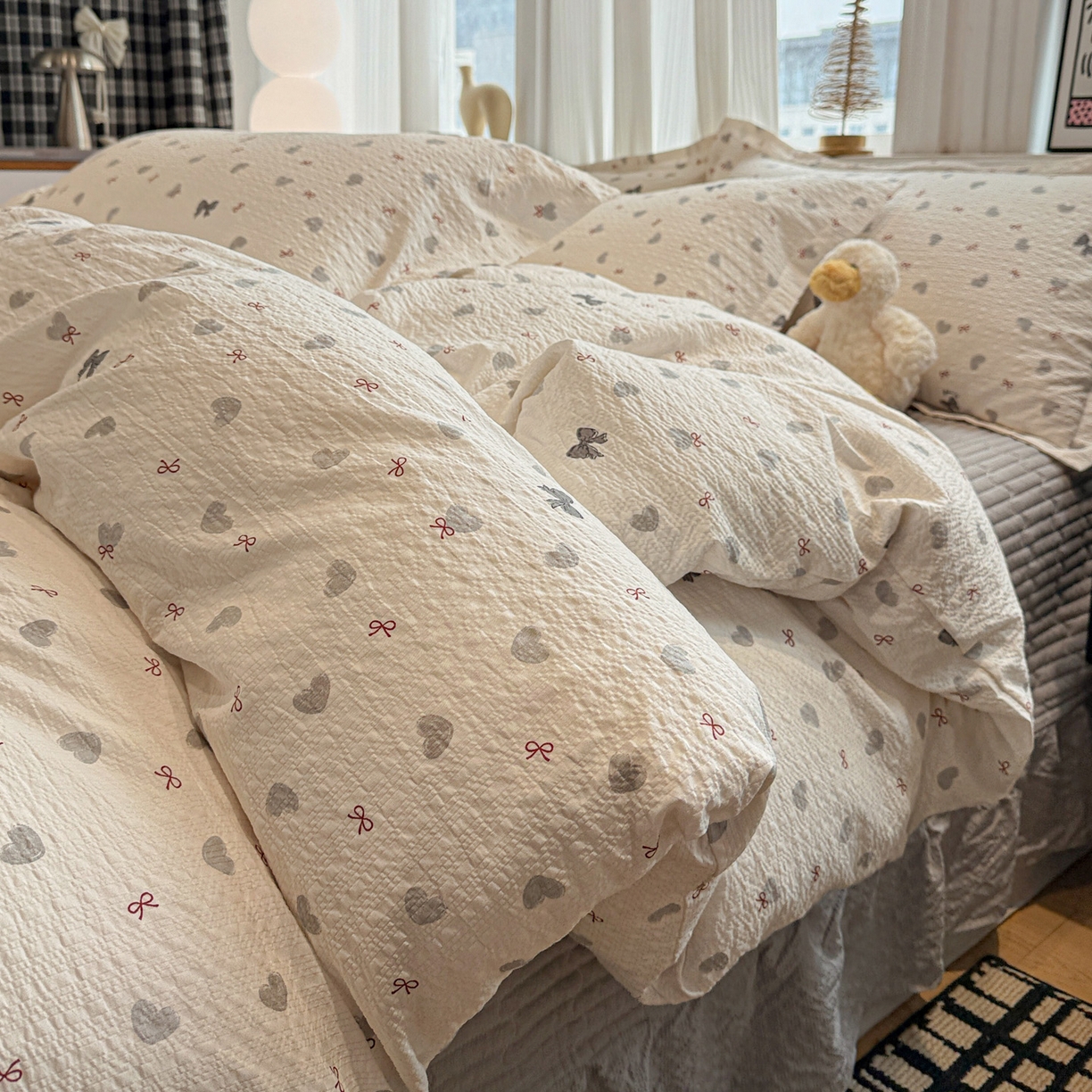 91家纺网 家纺一手货源 找家纺 富米莱（原臻工厂） 2026新款云感泡芙棉小清新印花简约床盖床裙四件套一小红书推荐 简约-灰蝴蝶结