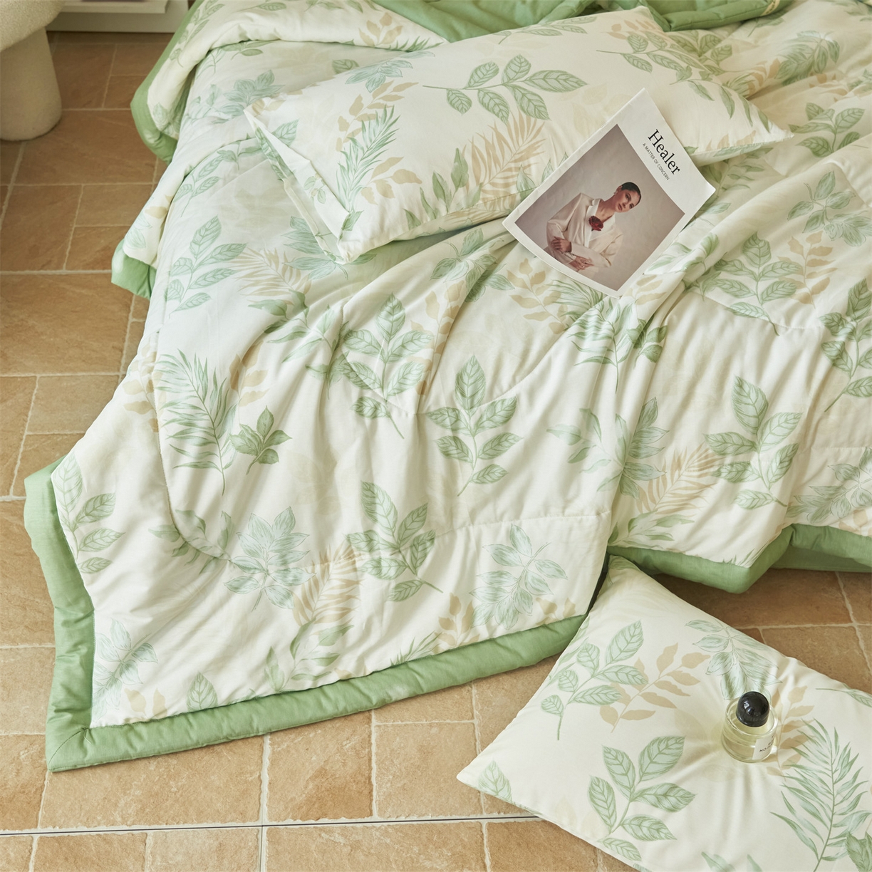 91家纺网 家纺一手货源 找家纺 恬思语家纺 2026春夏新款里外全棉印花棉花夏被空调被夏凉被夏被四件套 花叶物语