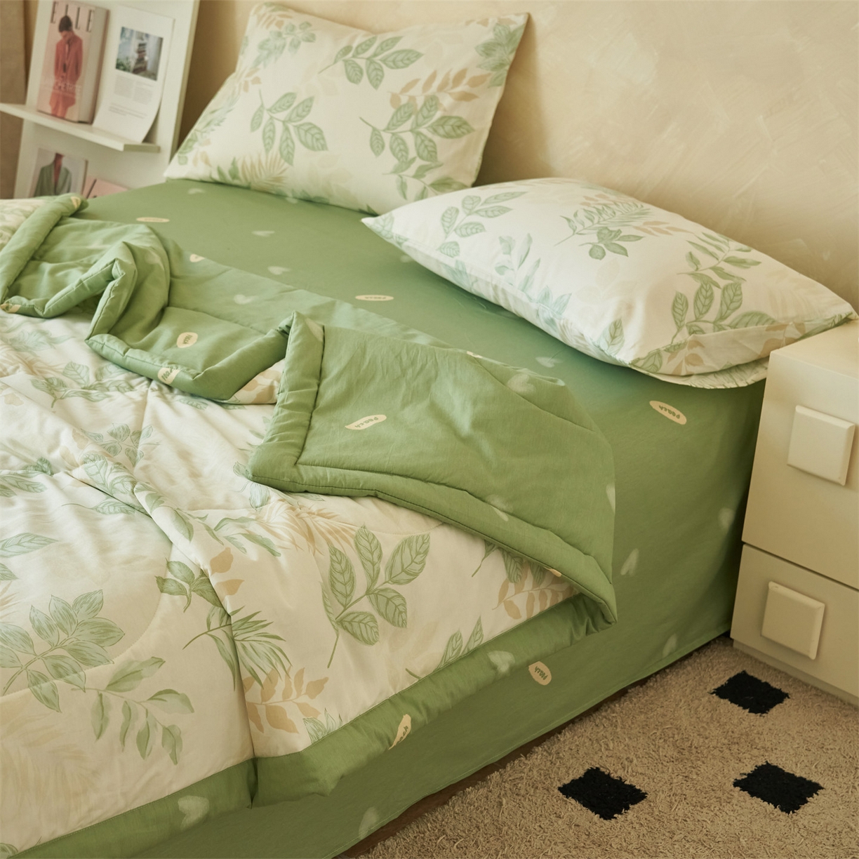 91家纺网 家纺一手货源 找家纺 恬思语家纺 2026春夏新款里外全棉印花棉花夏被空调被夏凉被夏被四件套 花叶物语
