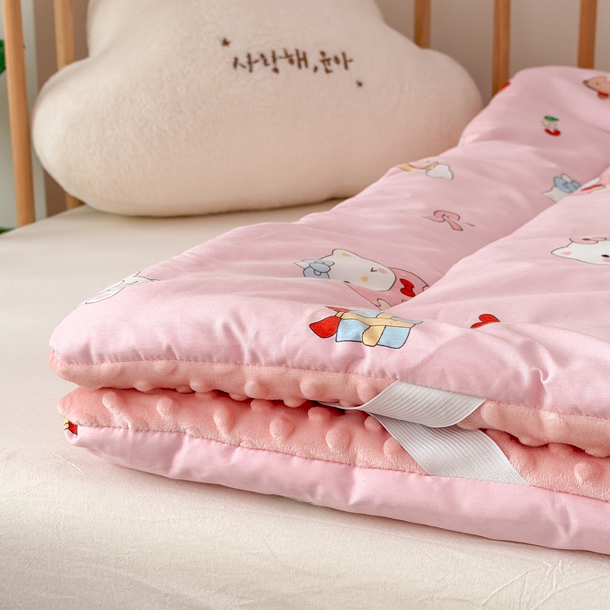 91家纺网 家纺一手货源 找家纺 嗨生活 2026新款全棉儿童床垫幼儿园床垫床褥拼床床垫 粉红猫