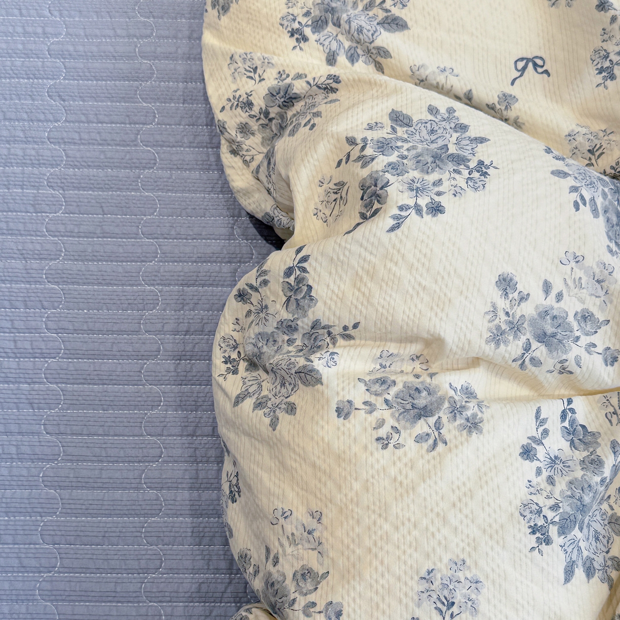 91家纺网 家纺一手货源 找家纺 富米莱（原臻工厂） 2026新款云感泡芙棉小清新印花简约床盖床裙四件套一小红书推荐 简约-江南烟雨