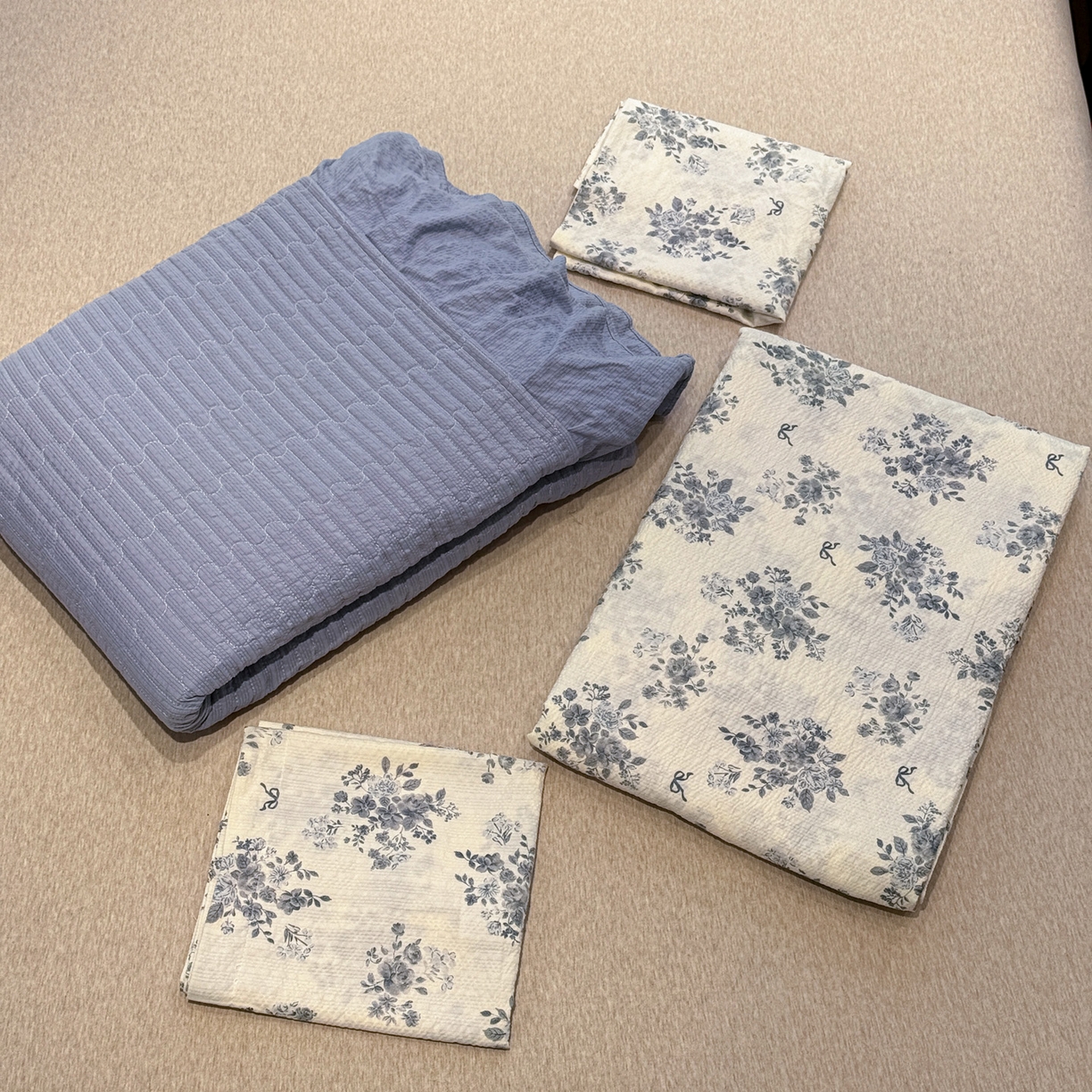 91家纺网 家纺一手货源 找家纺 富米莱（原臻工厂） 2026新款云感泡芙棉小清新印花简约床盖床裙四件套一小红书推荐 简约-江南烟雨