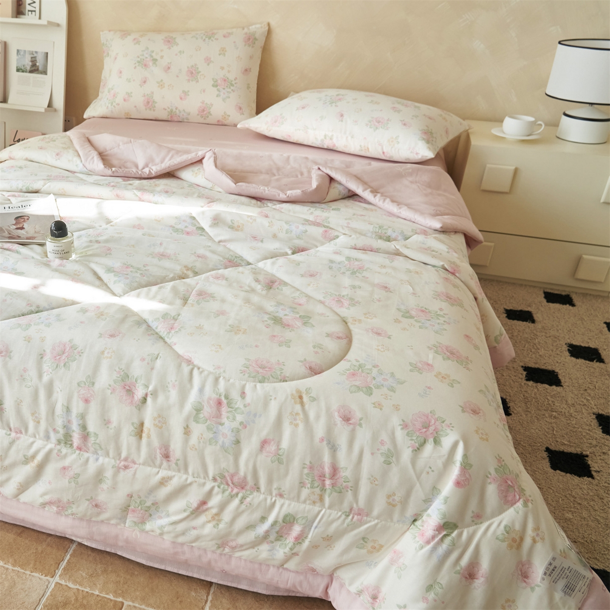 91家纺网 家纺一手货源 找家纺 恬思语家纺 2026春夏新款里外全棉印花棉花夏被空调被夏凉被夏被四件套 兰玲花语