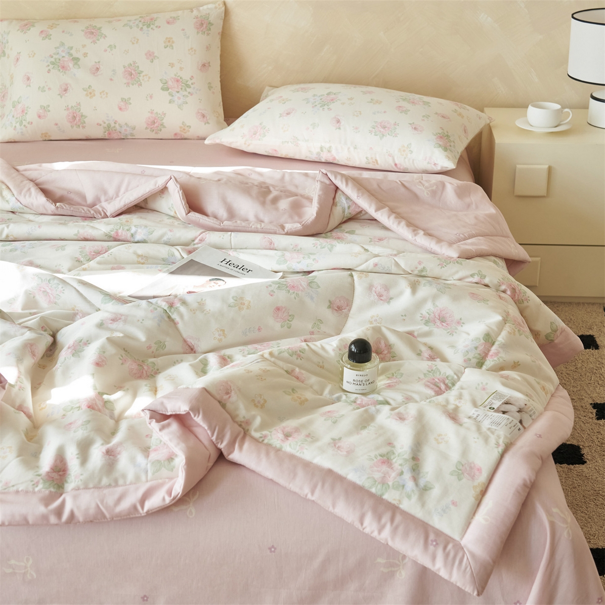 91家纺网 家纺一手货源 找家纺 恬思语家纺 2026春夏新款里外全棉印花棉花夏被空调被夏凉被夏被四件套 兰玲花语