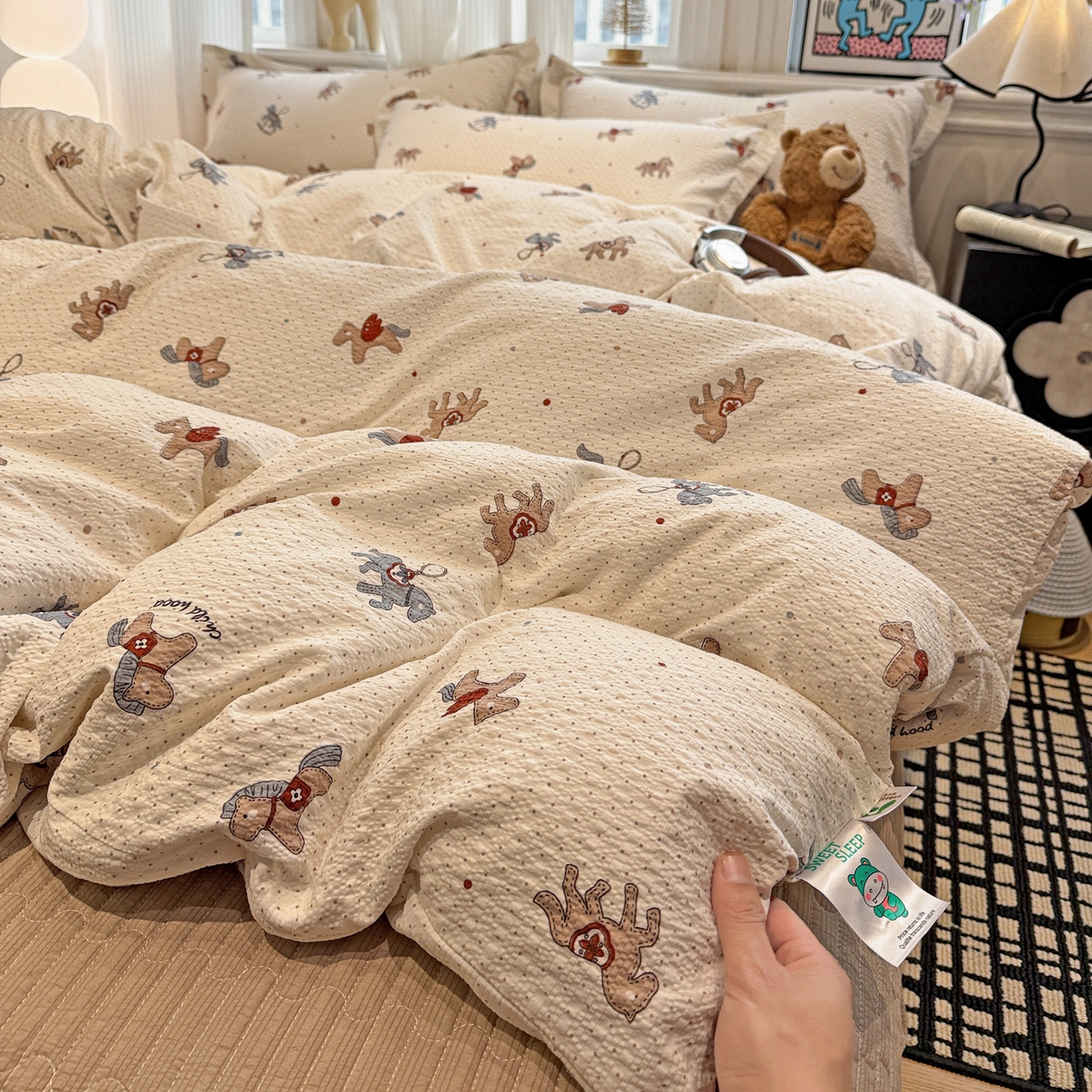 91家纺网 家纺一手货源 找家纺 富米莱（原臻工厂） 2026新款云感泡芙棉小清新印花简约床盖床裙四件套一小红书推荐 简约-童趣木马