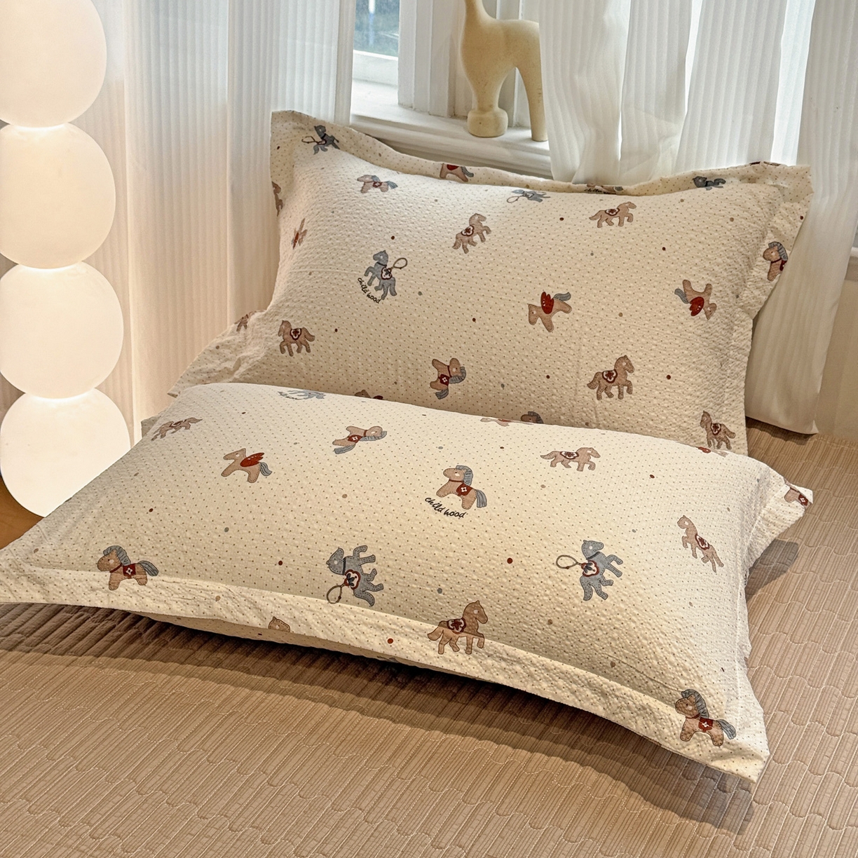 91家纺网 家纺一手货源 找家纺 富米莱（原臻工厂） 2026新款云感泡芙棉小清新印花简约床盖床裙四件套一小红书推荐 简约-童趣木马