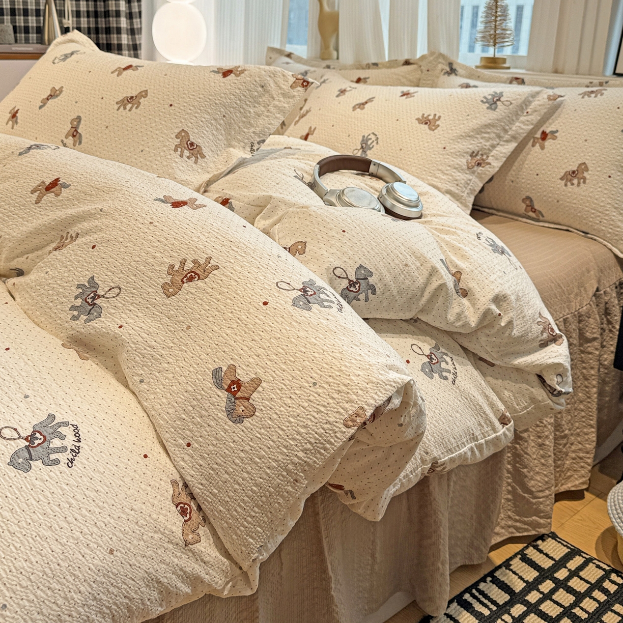 91家纺网 家纺一手货源 找家纺 富米莱（原臻工厂） 2026新款云感泡芙棉小清新印花简约床盖床裙四件套一小红书推荐 简约-童趣木马