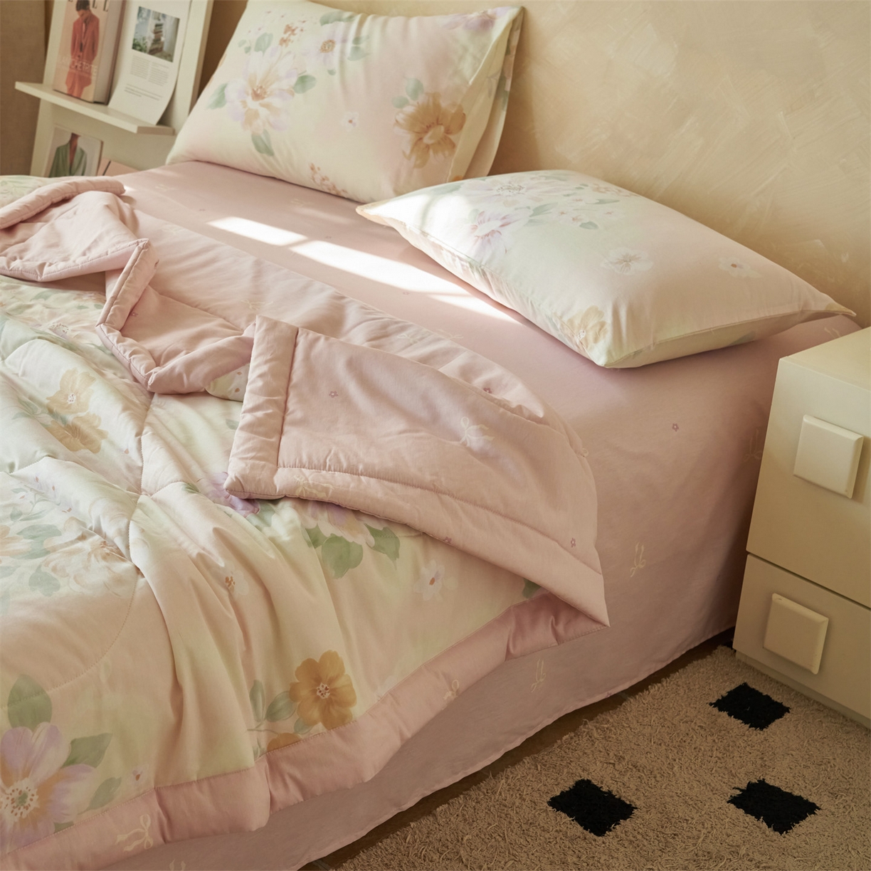 91家纺网 家纺一手货源 找家纺 恬思语家纺 2026春夏新款里外全棉印花棉花夏被空调被夏凉被夏被四件套 四季花园