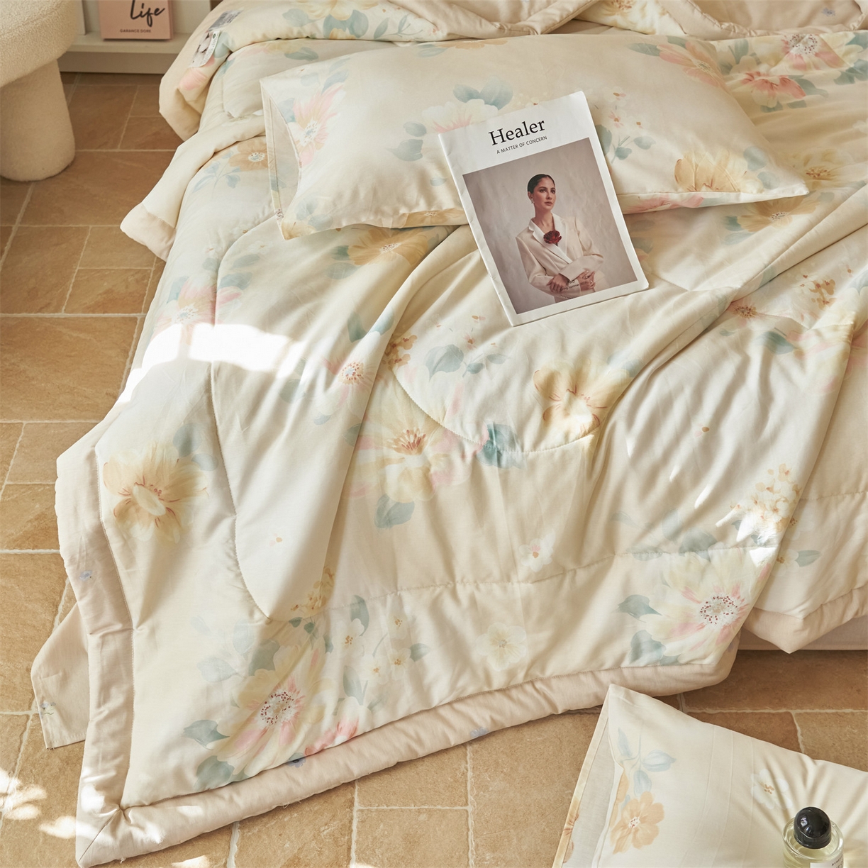 91家纺网 家纺一手货源 找家纺 恬思语家纺 2026春夏新款里外全棉印花棉花夏被空调被夏凉被夏被四件套 四季花园-咖