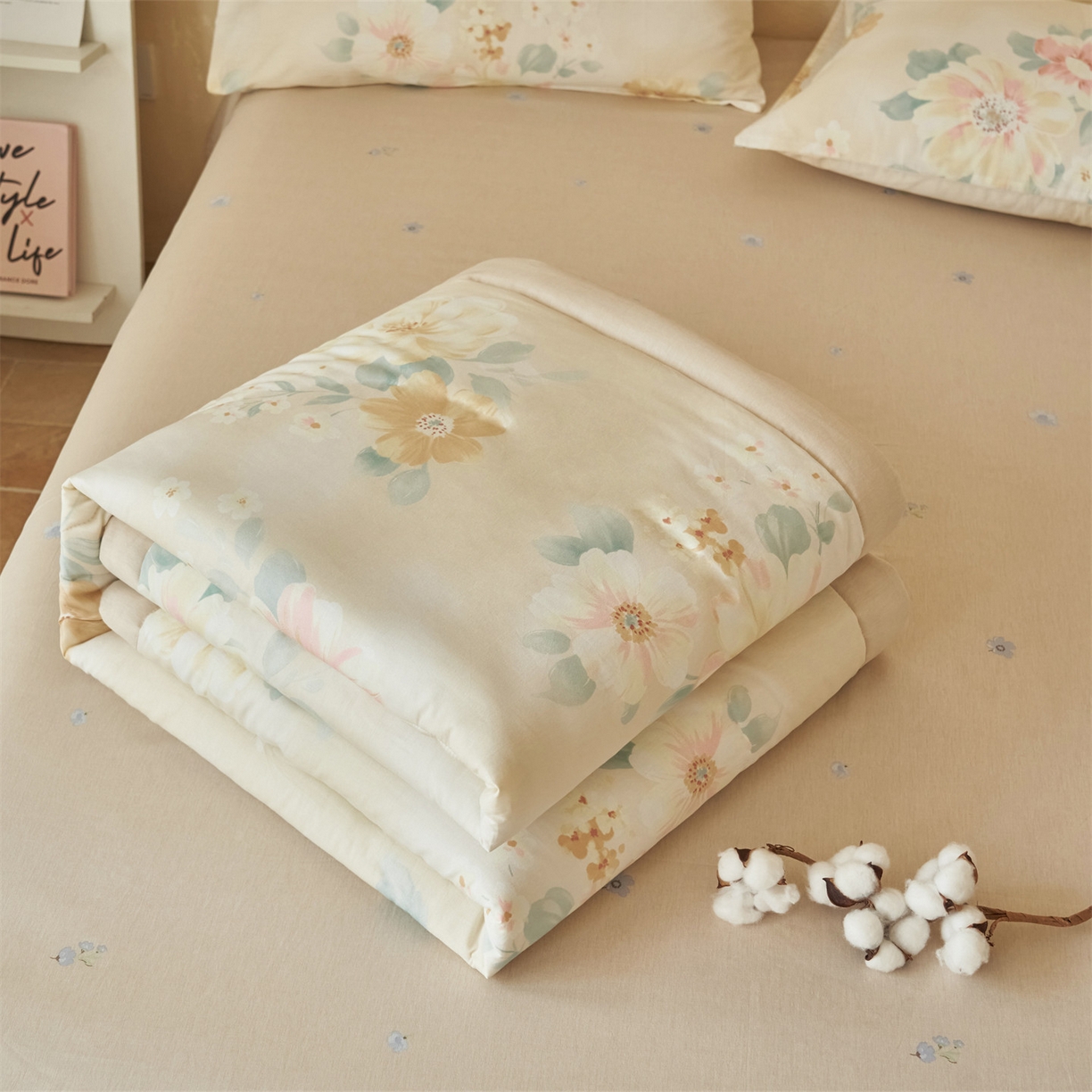 91家纺网 家纺一手货源 找家纺 恬思语家纺 2026春夏新款里外全棉印花棉花夏被空调被夏凉被夏被四件套 四季花园-咖