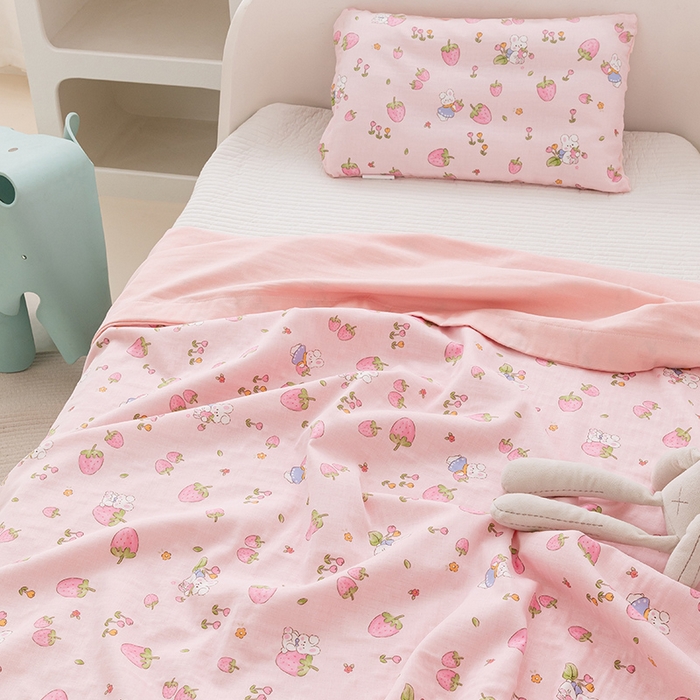 91家纺网 家纺一手货源 找家纺 嗨生活 2026新款7A抗菌全棉纱布夏被儿童夏被幼儿园夏被夏被毯 草莓兔兔