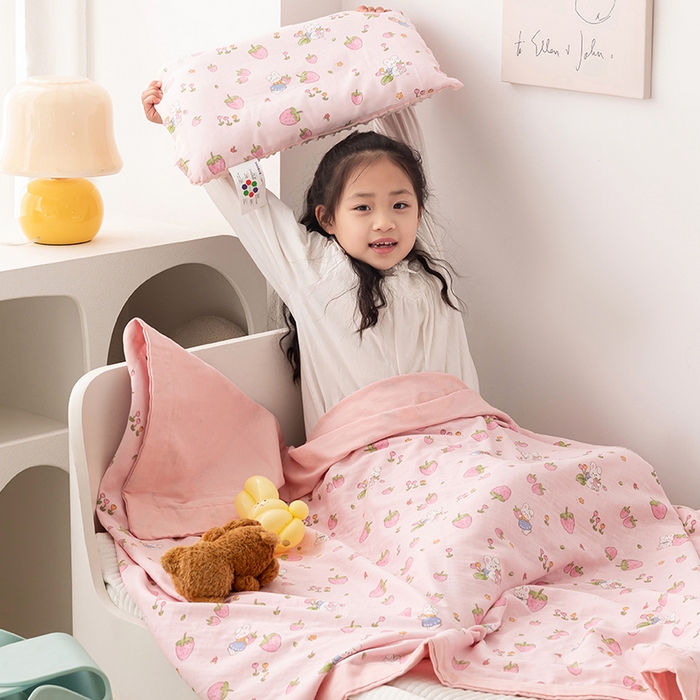 91家纺网 家纺一手货源 找家纺 嗨生活 2026新款7A抗菌全棉纱布夏被儿童夏被幼儿园夏被夏被毯 草莓兔兔