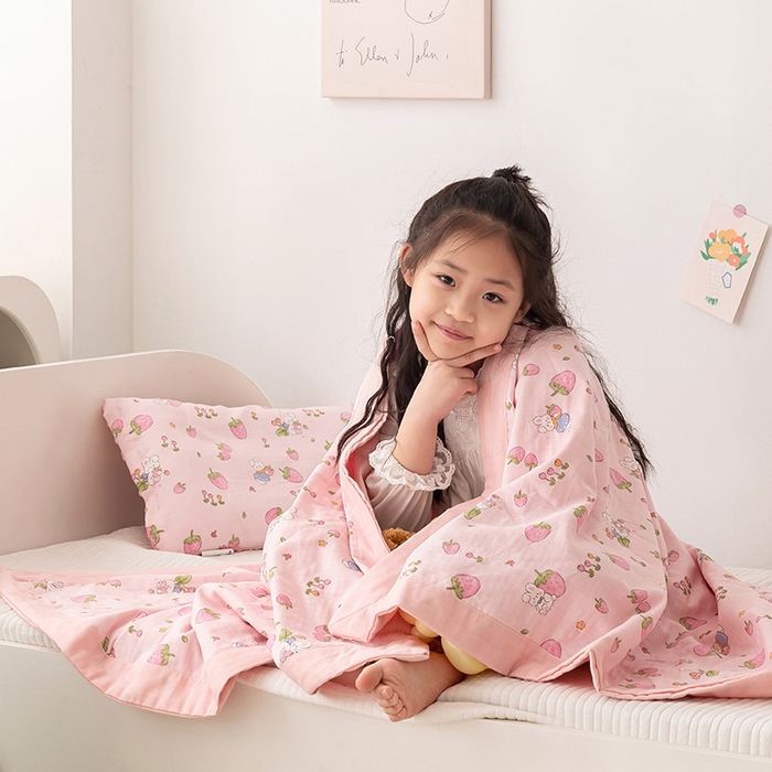 91家纺网 家纺一手货源 找家纺 嗨生活 2026新款7A抗菌全棉纱布夏被儿童夏被幼儿园夏被夏被毯 草莓兔兔