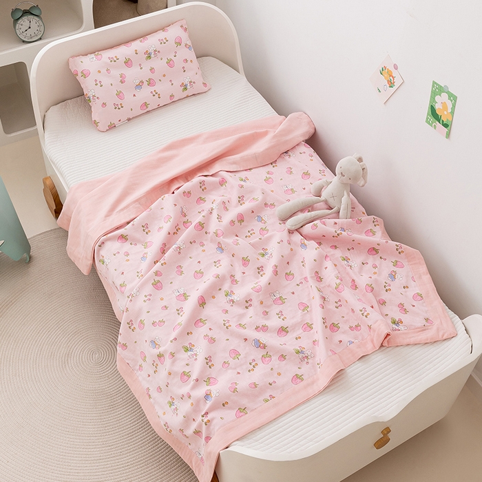 91家纺网 家纺一手货源 找家纺 嗨生活 2026新款7A抗菌全棉纱布夏被儿童夏被幼儿园夏被夏被毯 草莓兔兔