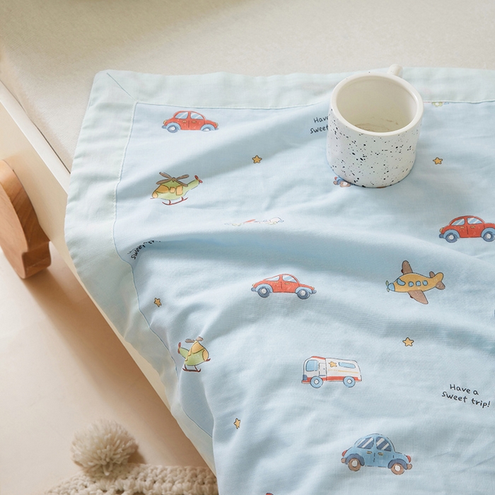 91家纺网 家纺一手货源 找家纺 嗨生活 2026新款7A抗菌全棉纱布夏被儿童夏被幼儿园夏被夏被毯 汽车小分队