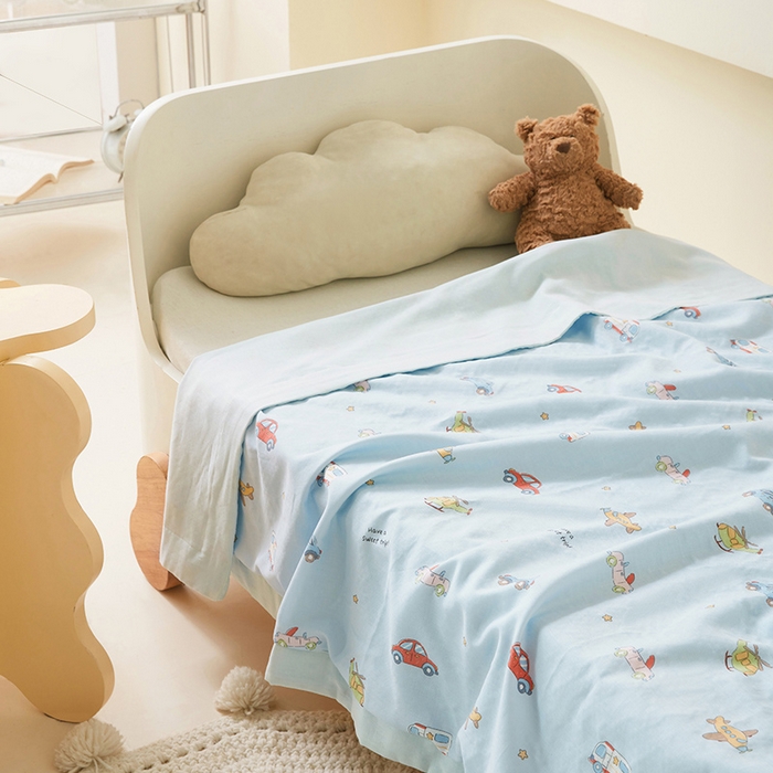 91家纺网 家纺一手货源 找家纺 嗨生活 2026新款7A抗菌全棉纱布夏被儿童夏被幼儿园夏被夏被毯 汽车小分队