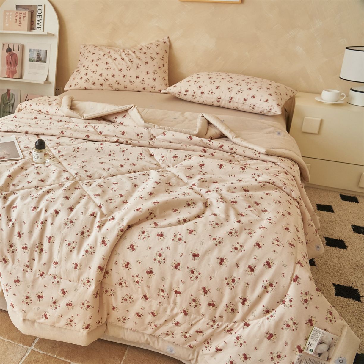 91家纺网 家纺一手货源 找家纺 恬思语家纺 2026春夏新款里外全棉印花棉花夏被空调被夏凉被夏被四件套 薇薇安-粉