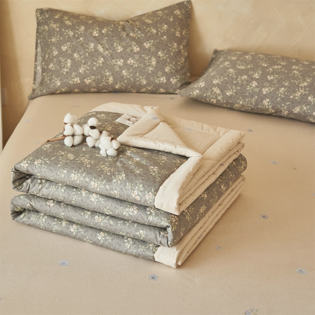 91家纺网 家纺一手货源 找家纺 恬思语家纺 2026春夏新款里外全棉印花棉花夏被空调被夏凉被夏被四件套 艺花坊
