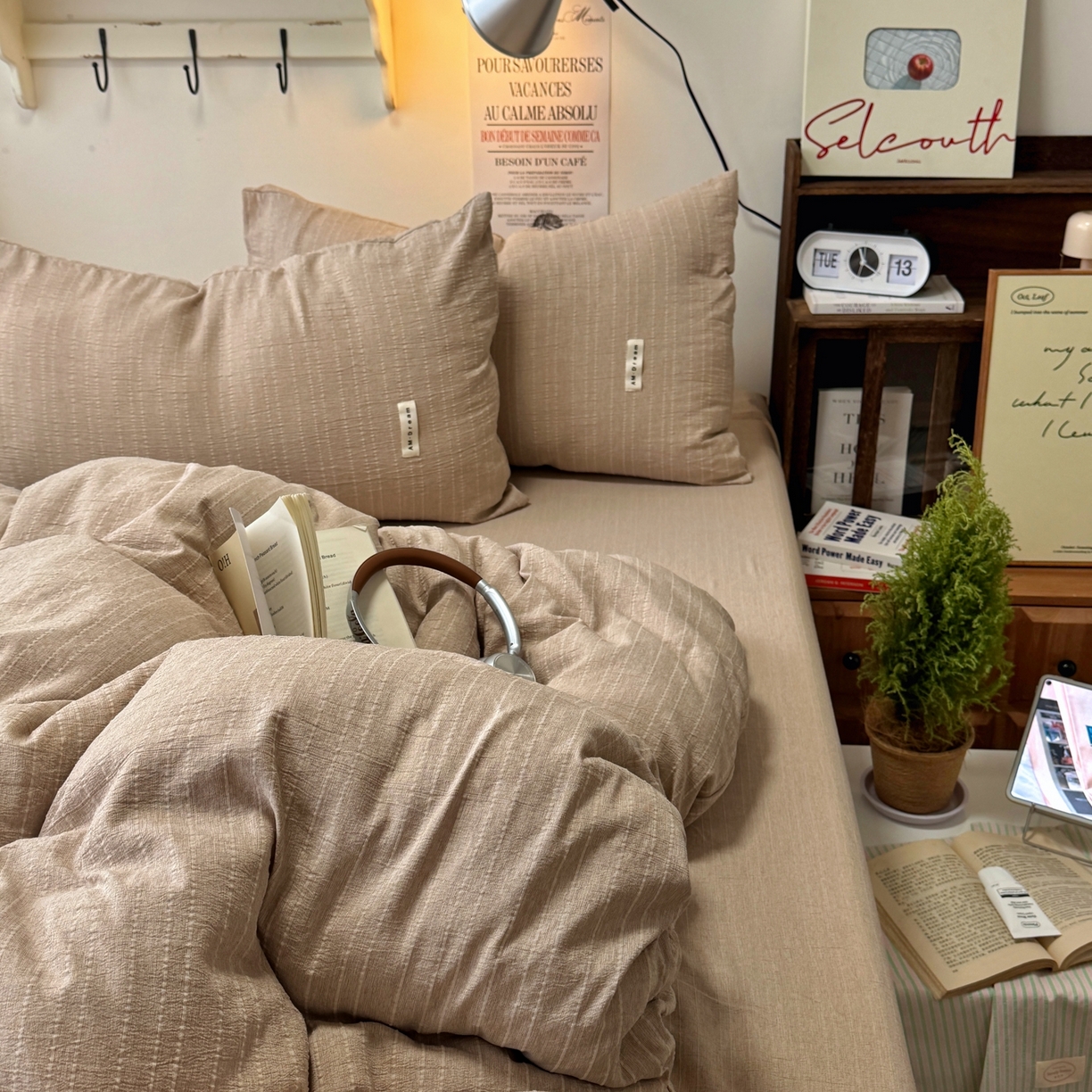 91家纺网 家纺一手货源 找家纺 阿曼达 2026新款简约素色亚麻风纯色无印四件套素然-场景二 素然-咖色