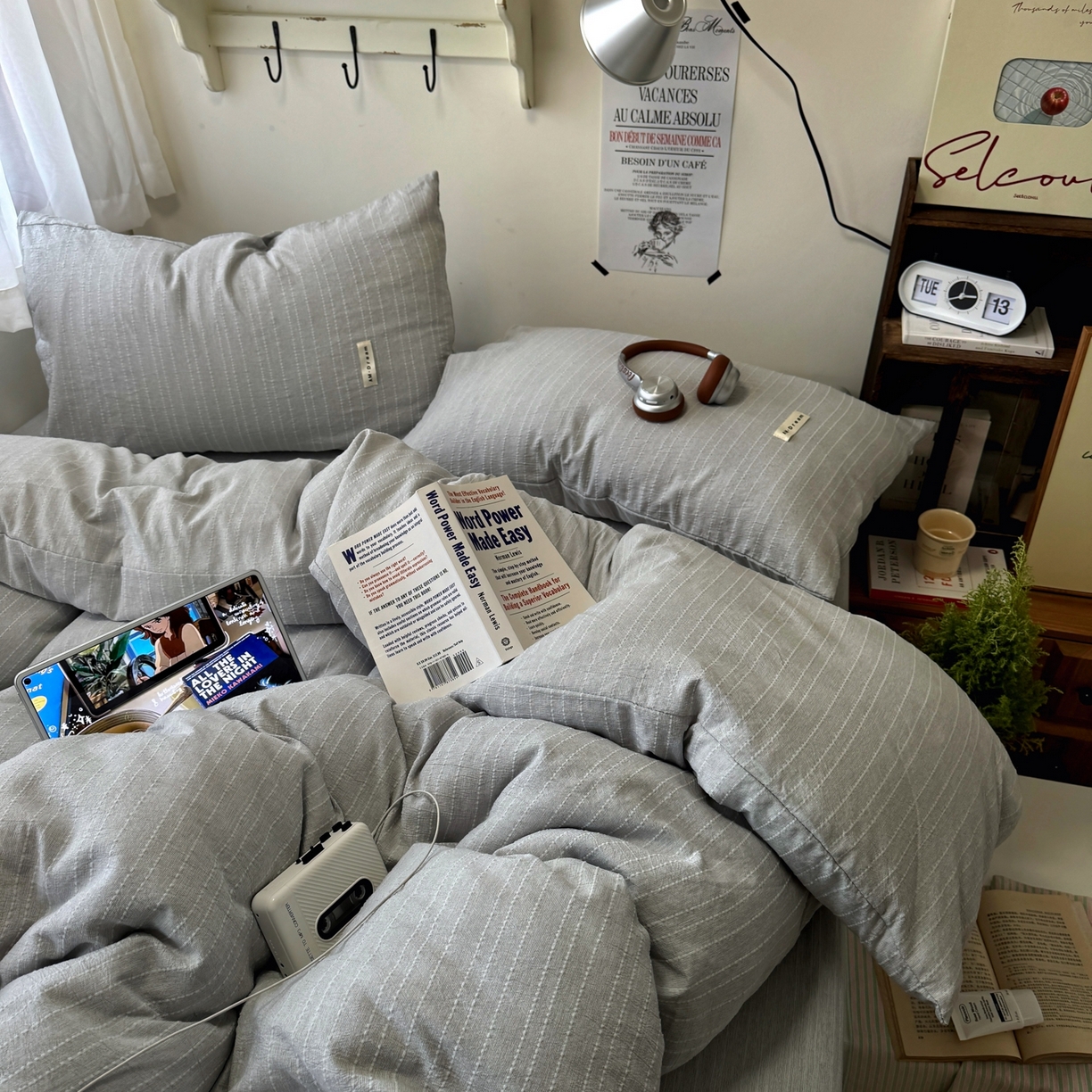 91家纺网 家纺一手货源 找家纺 阿曼达 2026新款简约素色亚麻风纯色无印四件套素然-场景二 素然-浅灰