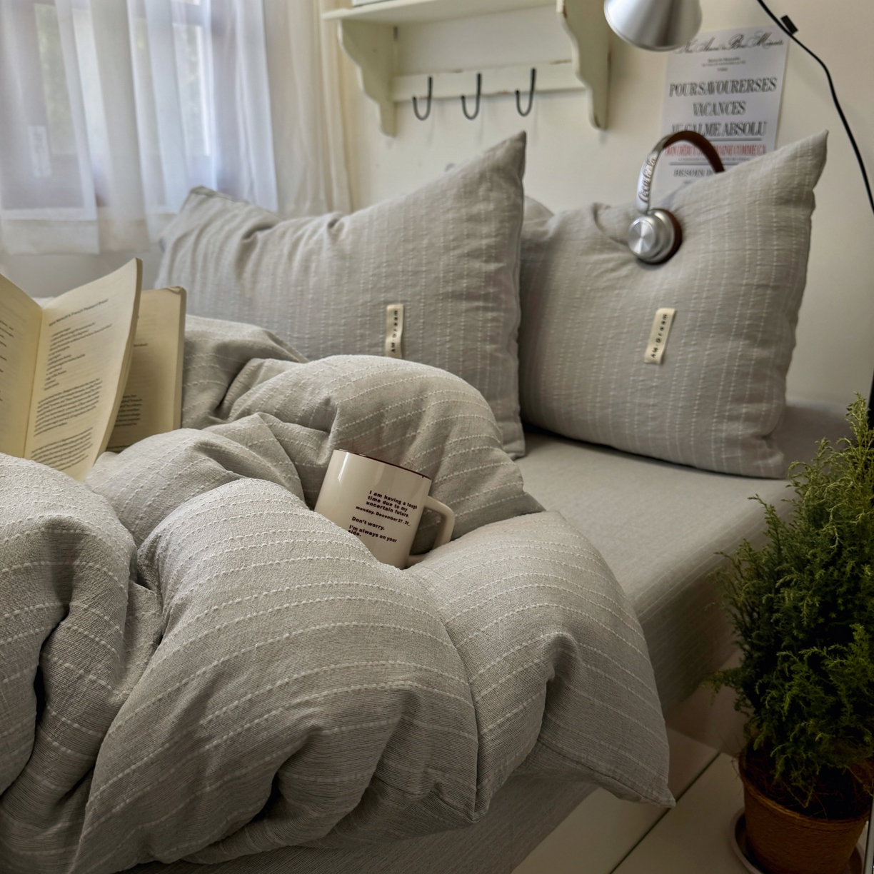 91家纺网 家纺一手货源 找家纺 阿曼达 2026新款简约素色亚麻风纯色无印四件套素然-场景二 素然-浅灰