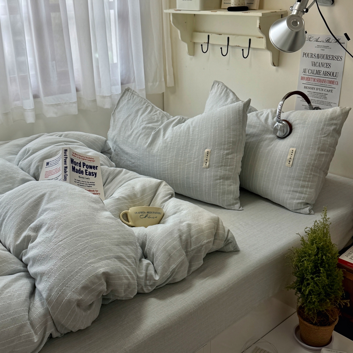 91家纺网 家纺一手货源 找家纺 阿曼达 2026新款简约素色亚麻风纯色无印四件套素然-场景二 素然-浅兰灰