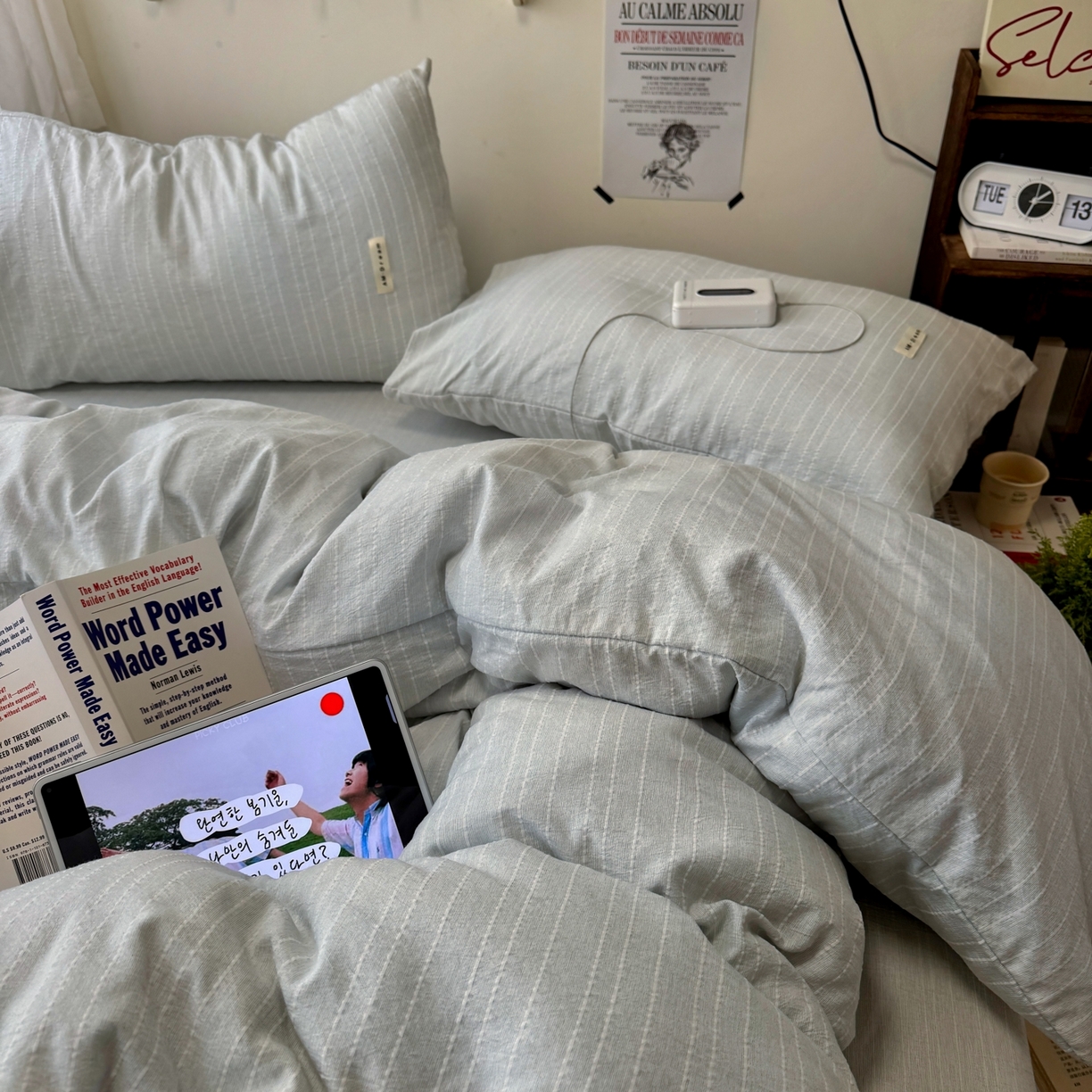 91家纺网 家纺一手货源 找家纺 阿曼达 2026新款简约素色亚麻风纯色无印四件套素然-场景二 素然-浅兰灰