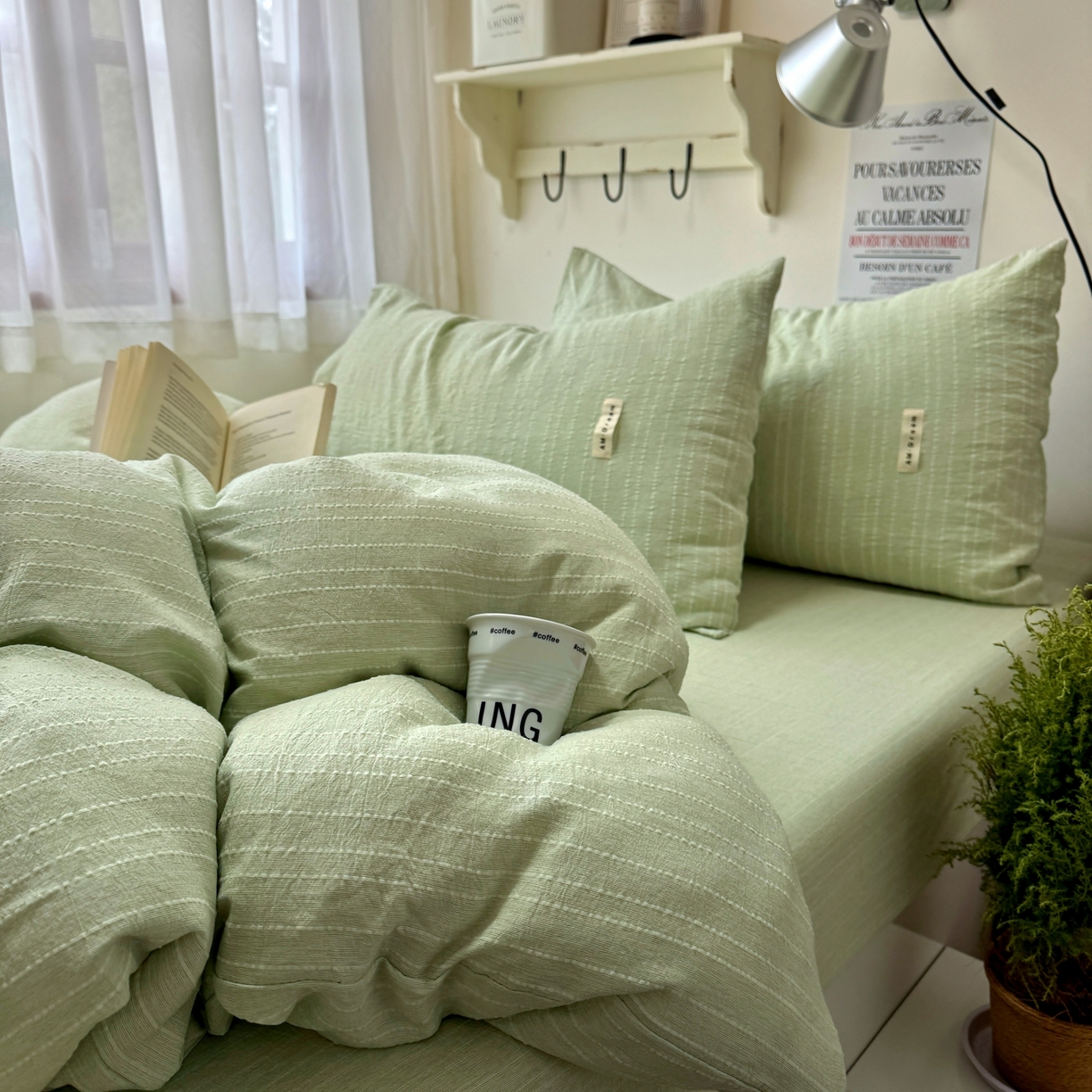 91家纺网 家纺一手货源 找家纺 阿曼达 2026新款简约素色亚麻风纯色无印四件套素然-场景二 素然-浅绿