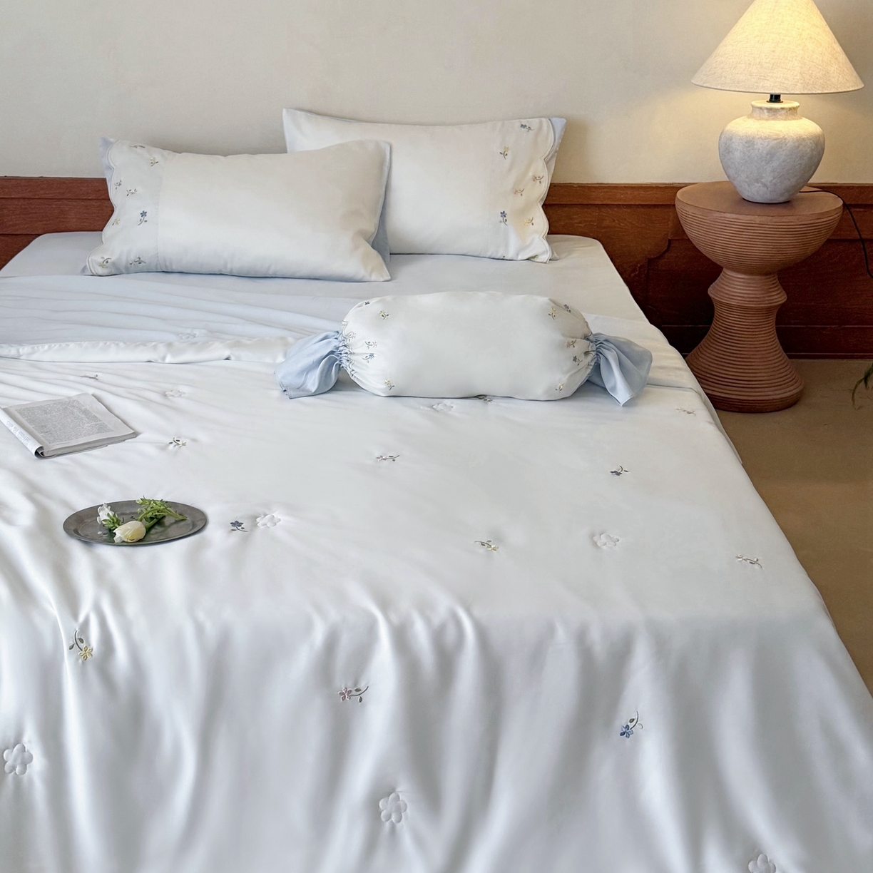 91家纺网 家纺一手货源 找家纺 鹿班家居 2026新款天丝刺绣夏被夏凉被空调被-椿见（标准会员-20元） 椿见-蓝色