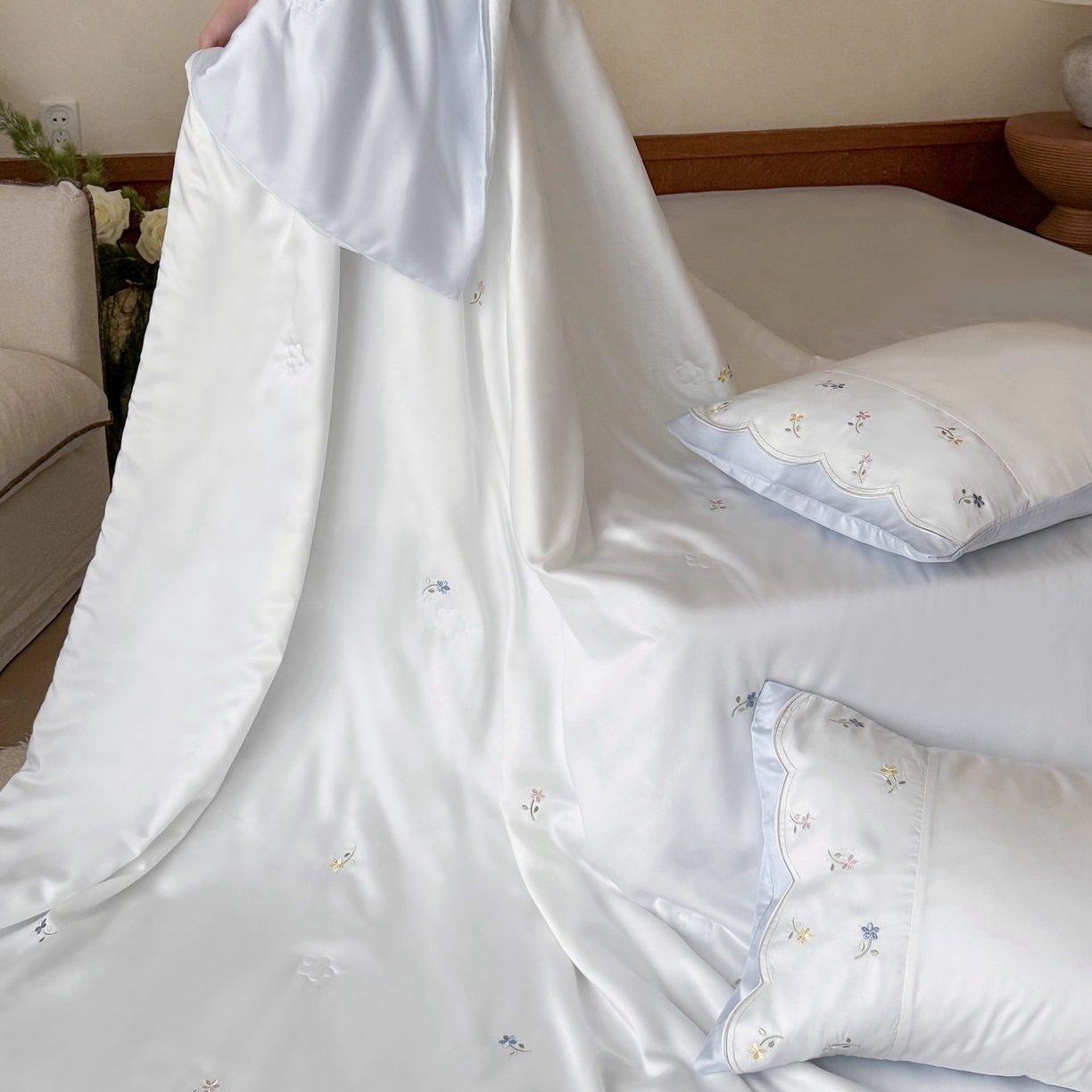 91家纺网 家纺一手货源 找家纺 鹿班家居 2026新款天丝刺绣夏被夏凉被空调被-椿见（标准会员-20元） 椿见-蓝色