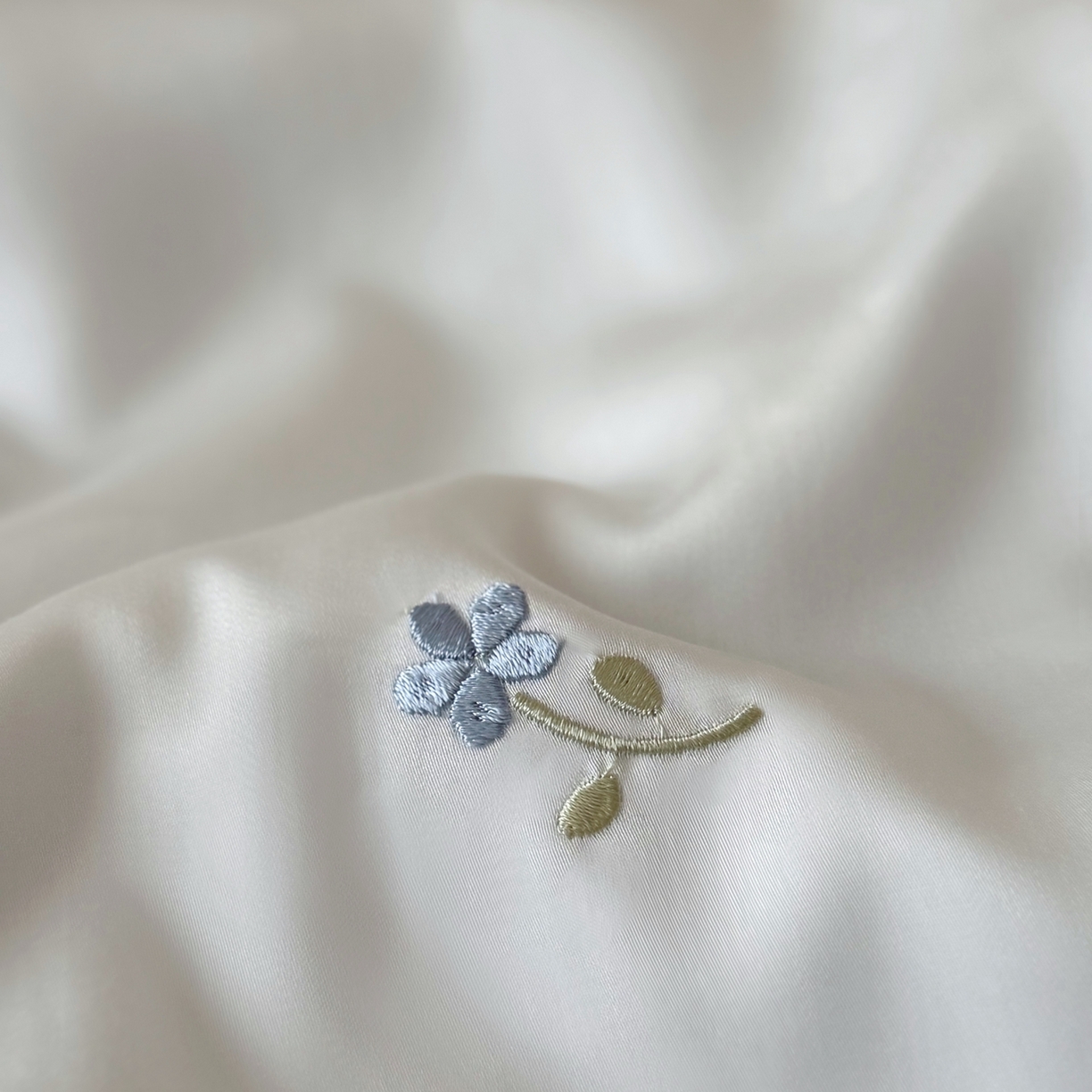 91家纺网 家纺一手货源 找家纺 鹿班家居 2026新款天丝刺绣夏被夏凉被空调被-椿见（标准会员-20元） 椿见-蓝色