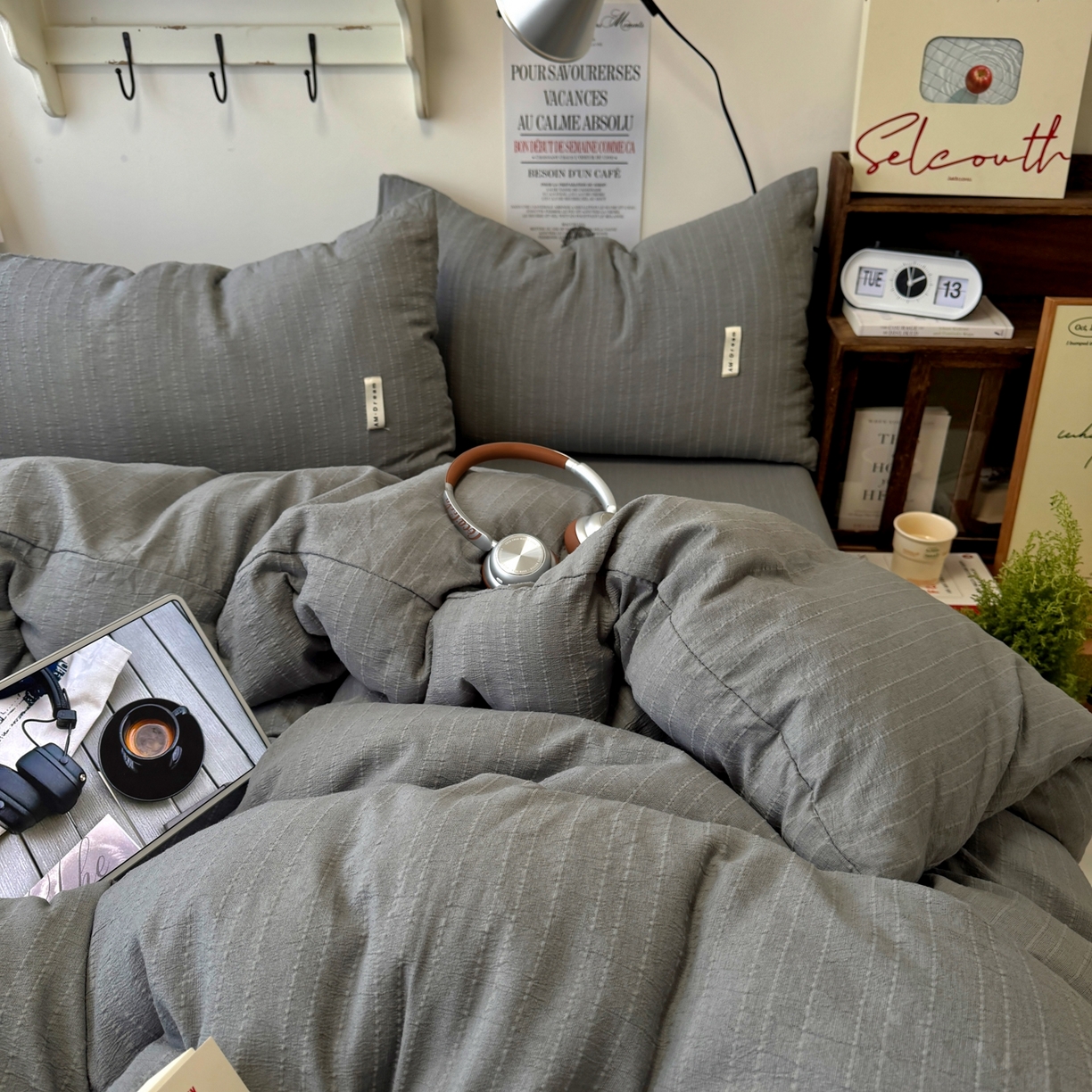 91家纺网 家纺一手货源 找家纺 阿曼达 2026新款简约素色亚麻风纯色无印四件套素然-场景二 素然-烟灰