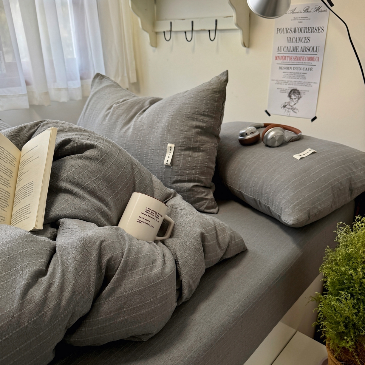 91家纺网 家纺一手货源 找家纺 阿曼达 2026新款简约素色亚麻风纯色无印四件套素然-场景二 素然-烟灰