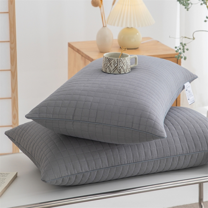 91家纺网 家纺一手货源 找家纺 仁宇枕业 2026新款简约跑量实惠款绗绣四方格单边双边舒适枕头枕芯 简约格子舒适枕-黑色