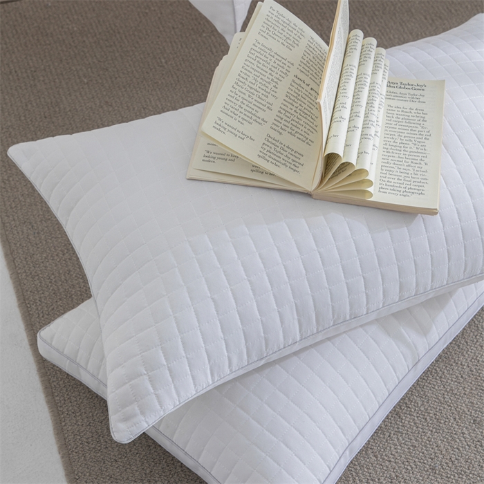 91家纺网 家纺一手货源 找家纺 仁宇枕业 2026新款简约跑量实惠款绗绣四方格单边双边舒适枕头枕芯 简约格子舒适枕-白色