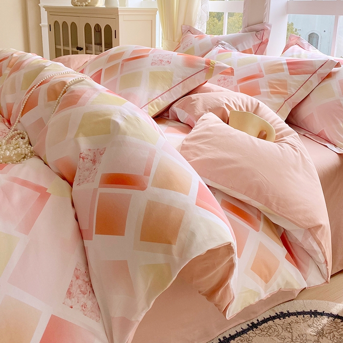 91家纺网 家纺一手货源 找家纺 星期三家纺 2026春夏新款铂金全棉纯棉13372印花四件套 布鲁斯-红