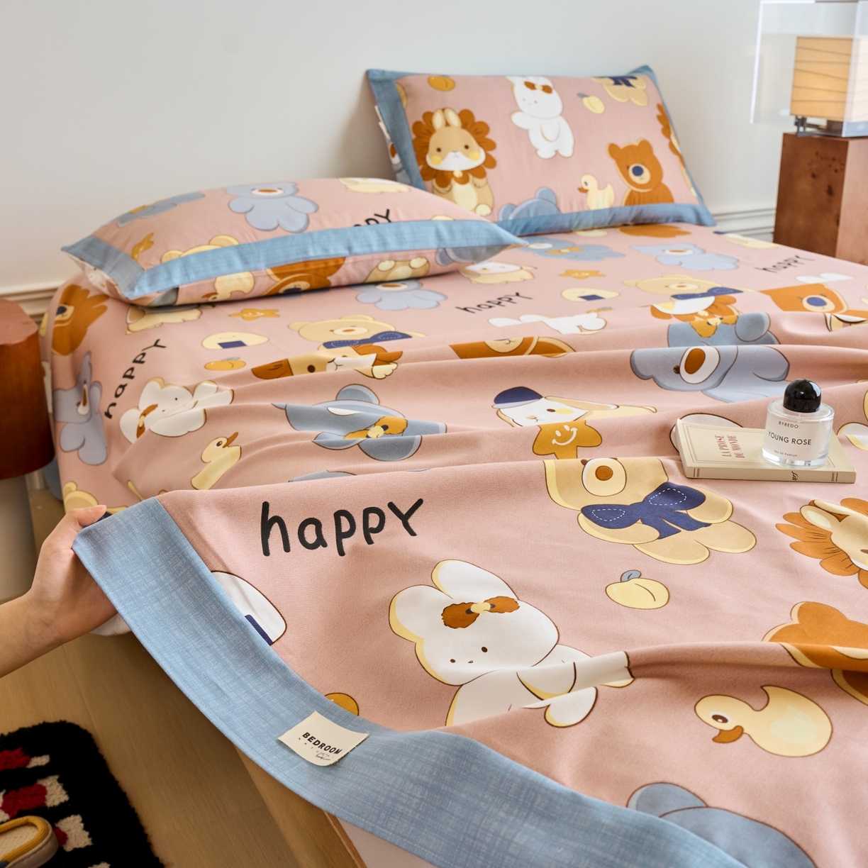 91家纺网 家纺一手货源 找家纺 春皖家纺 2026新款全棉老粗布工艺款单床单床单单件 快乐熊