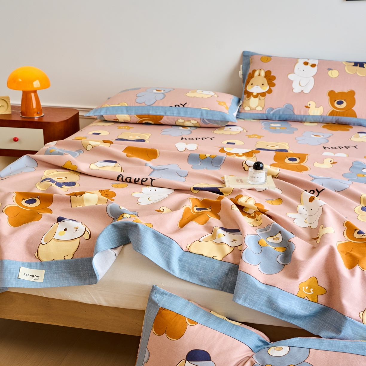 91家纺网 家纺一手货源 找家纺 春皖家纺 2026新款全棉老粗布工艺款单床单床单单件 快乐熊