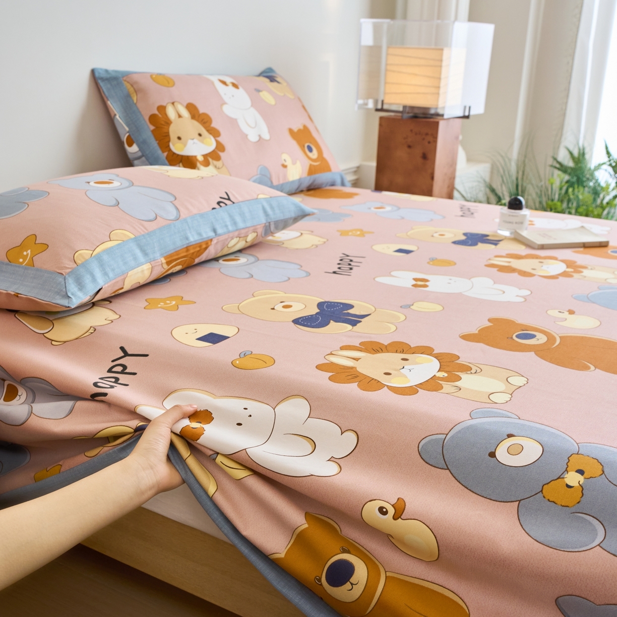 91家纺网 家纺一手货源 找家纺 春皖家纺 2026新款全棉老粗布工艺款单床单床单单件 快乐熊