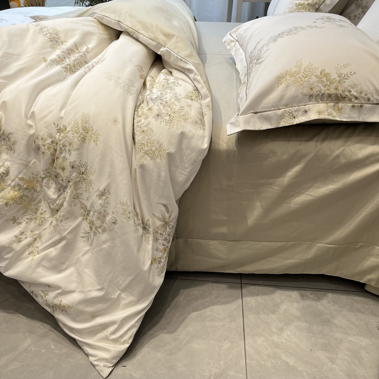 91家纺网 家纺一手货源 找家纺 薏思家纺 2026春夏新款全棉纯棉铂金棉数码印花四件套 浅枝漫