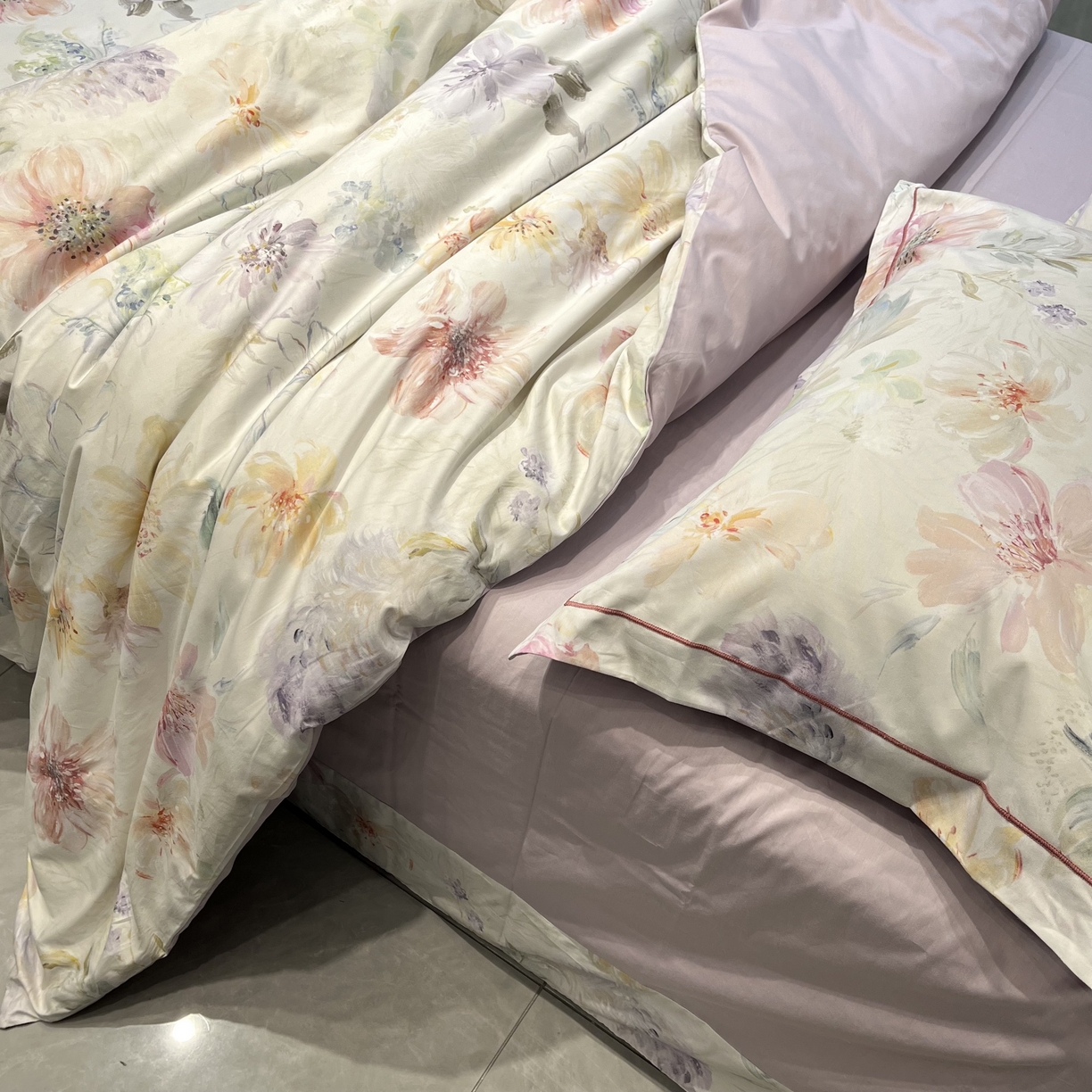 91家纺网 家纺一手货源 找家纺 薏思家纺 2026春夏新款全棉纯棉铂金棉数码印花四件套 满庭香