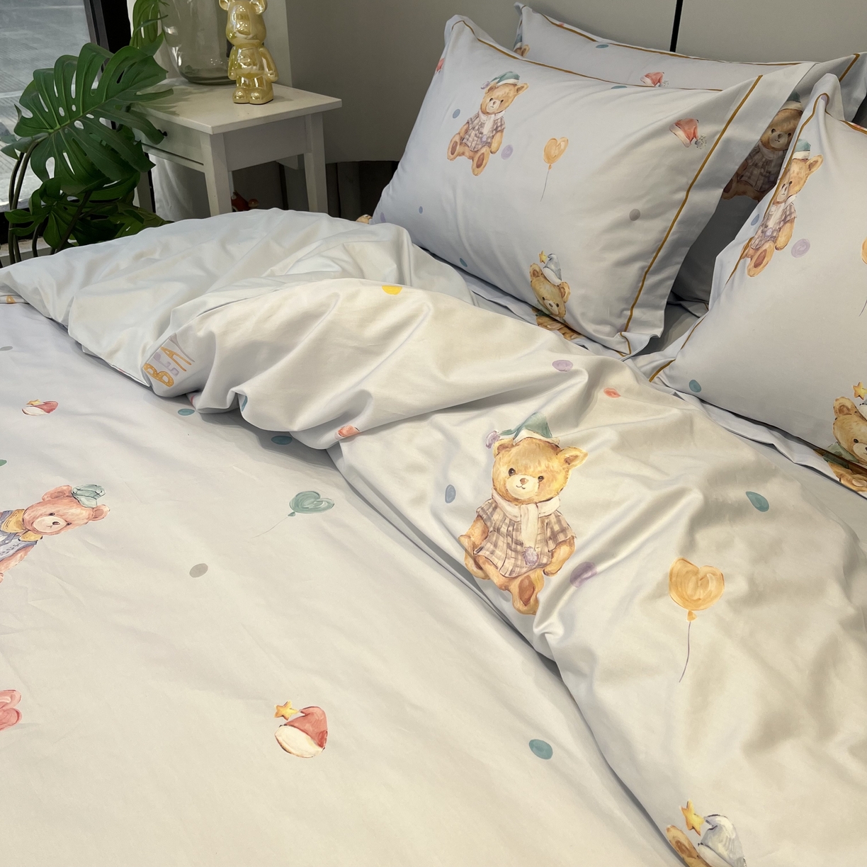 91家纺网 家纺一手货源 找家纺 薏思家纺 2026春夏新款全棉纯棉铂金棉数码印花四件套 米悠熊