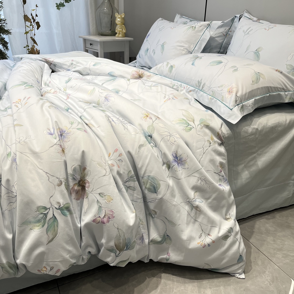 91家纺网 家纺一手货源 找家纺 薏思家纺 2026春夏新款全棉纯棉铂金棉数码印花四件套 风之韵蓝