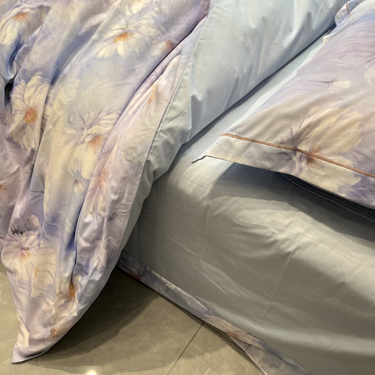 91家纺网 家纺一手货源 找家纺 薏思家纺 2026春夏新款全棉纯棉铂金棉数码印花四件套 芙蓉花语