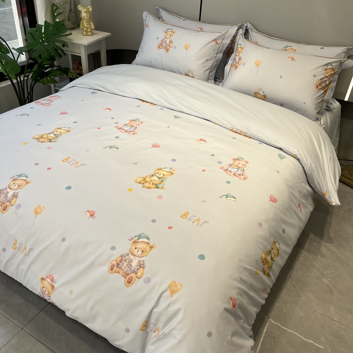 91家纺网 家纺一手货源 找家纺 薏思家纺 2026春夏新款全棉纯棉铂金棉数码印花四件套 米悠熊