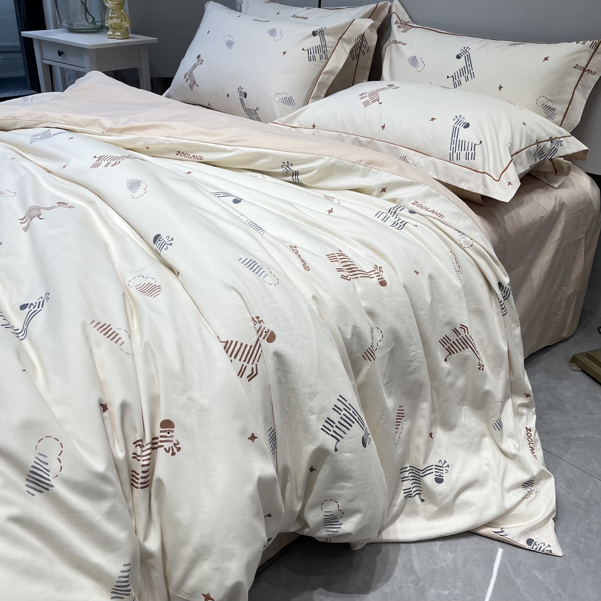 91家纺网 家纺一手货源 找家纺 薏思家纺 2026春夏新款全棉纯棉铂金棉数码印花四件套 斑马