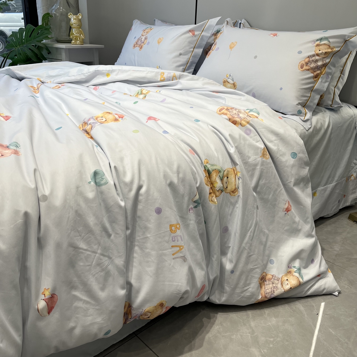 91家纺网 家纺一手货源 找家纺 薏思家纺 2026春夏新款全棉纯棉铂金棉数码印花四件套 米悠熊